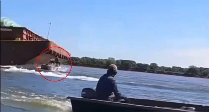 Video: Así fue el momento en el que una barcaza chocó a una lancha