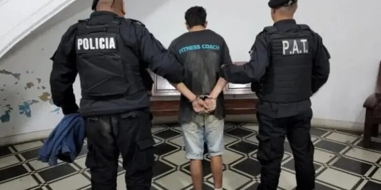 Llegó a casa con una bicicleta robada y su madre lo entregó a la policía