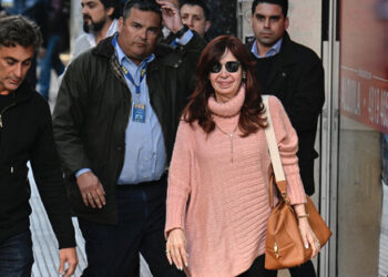 Cristina Kirchner dijo que no se dio cuenta de que el atacante le apuntó con un arma y gatilló