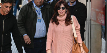 Cristina Kirchner dijo que no se dio cuenta de que el atacante le apuntó con un arma y gatilló