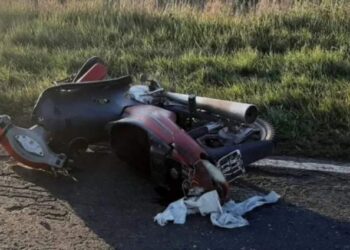Esquina: motociclista murió tras ser atropellado por un camión
