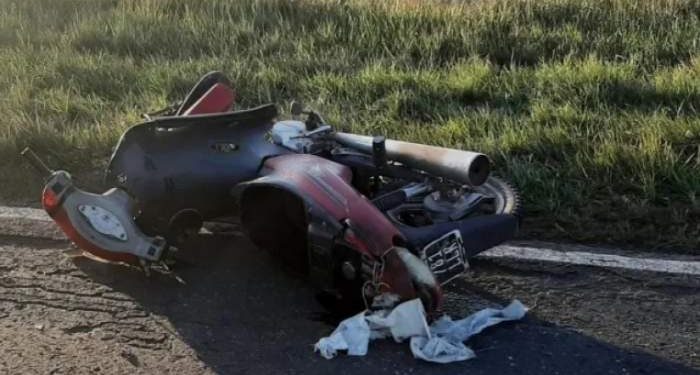 Esquina: motociclista murió tras ser atropellado por un camión