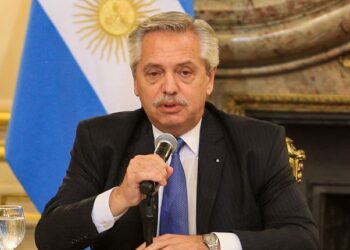 Tras el intento de asesinato a Cristina Kirchner, Alberto Fernández declaró feriado nacional para hoy