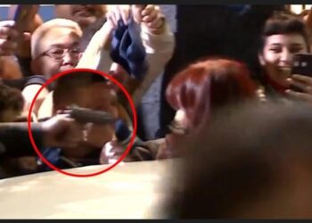 Video: el momento en el que un hombre disparó frente a Cristina Kirchner