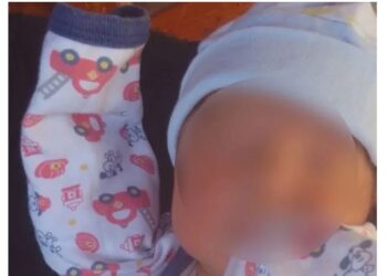 Abandonaron a un bebé adentro de una bolsa y dejaron una nota: “Cuídenlo, soy de la calle”