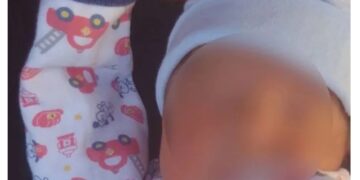 Abandonaron a un bebé adentro de una bolsa y dejaron una nota: “Cuídenlo, soy de la calle”