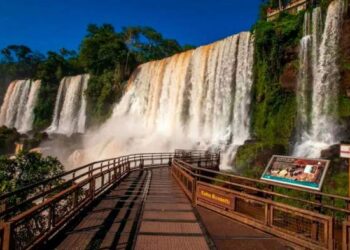 Hallaron un cuerpo en Foz de Iguazú: investigan si es el hombre que se cayó