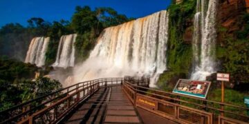 Hallaron un cuerpo en Foz de Iguazú: investigan si es el hombre que se cayó