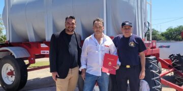 Nuevo cisterna para Bomberos Voluntarios de ﻿Esquina