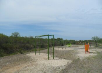 Pueblo Libertador: instalaron juegos en una plazoleta