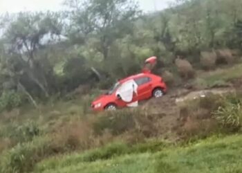 Itatí: un auto volcó y dos personas terminaron en el hospital