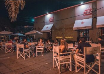 Corrientes: detuvieron a un hombre que robó sillas de un bar