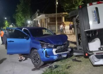Esquina: chocaron una camioneta y una ambulancia