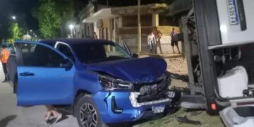 Esquina: chocaron una camioneta y una ambulancia