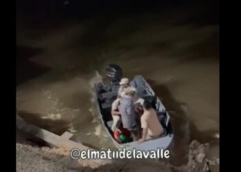 Goya: Se desmoronó una parte de la Costanera y así rescataron a un hombre
