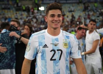 Julián Álvarez irá de titular y Lautaro Martínez quedará en el banco