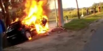 Saladas: chocó, su auto se prendió fuego y murió en el accidente