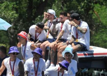 Messi se armó una “jarra loca” para celebrar con los hinchas