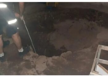 Una nena cayó a un pozo de 7 metros y su madre quedó atrapada cuando intentó rescatarla