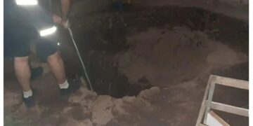 Una nena cayó a un pozo de 7 metros y su madre quedó atrapada cuando intentó rescatarla