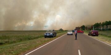 Incendio entre Ituzaningó Corrientes y Villa Olivari provocó corte total de la Ruta Nacional 12