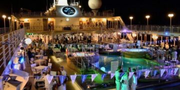 Un crucero de lujo con parejas swinger llega al Puerto de Buenos Aires