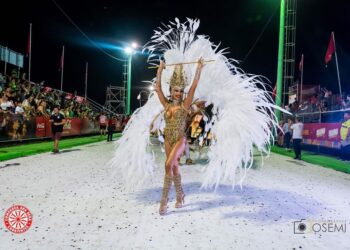 Lourdes Sánchez brilló como Bastonera de Ará Berá