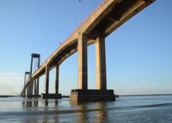 Una mujer intentó arrojarse del Puente General Belgrano