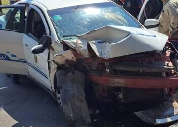 Esquina: Terrible choque entre un auto y un camión