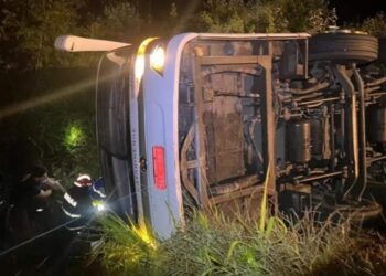 Trágico: volcó un colectivo en Brasil y murieron siete personas