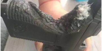 Policía guardó su arma en el horno: empezaron a cocinar y se le derritió