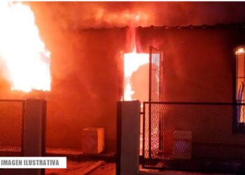 Esquina: se incendió una casa y un hombre sufrió graves quemaduras
