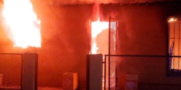 Esquina: se incendió una casa y un hombre sufrió graves quemaduras
