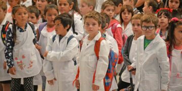 La ayuda escolar a estatales de Corrientes aumentará a $20 mil