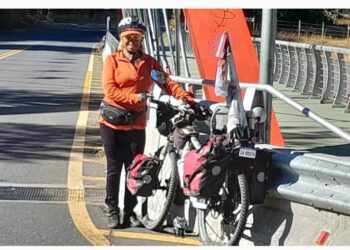 Una ciclista de 73 años intentaba llegar a Chile en bicicleta y fue atropellada en plena travesía