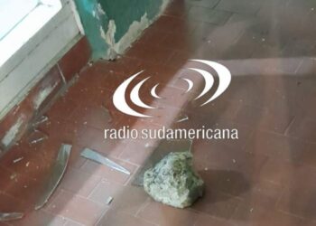 Goya: vándalos destrozaron a pedradas la entrada de la Dpec