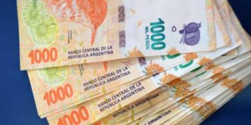 Bono para trabajadores en negro: cobrarán $94.000 en dos cuotas