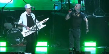 Emanuel Noir de Ke Personajes apareció de sorpresa en un show de Néstor En Bloque