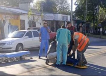 Falleció la mujer que chocó en motocicleta contra un auto Av 9 de Julio y Mitre
