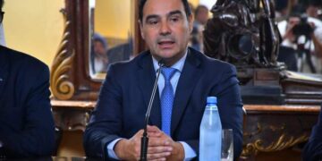 Valdés confirmó que habrá aumento y un bono para estatales
