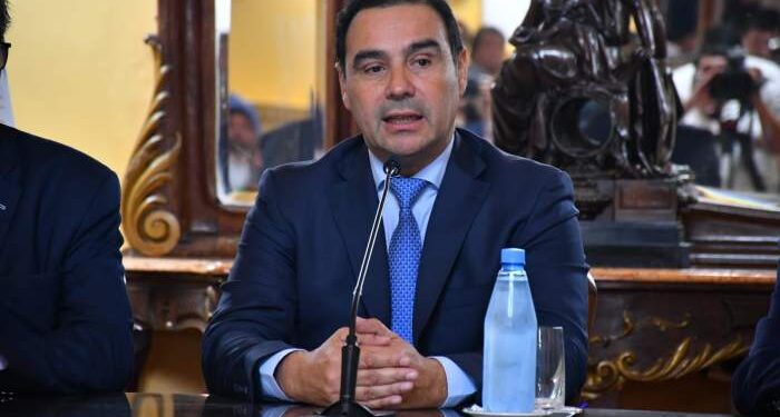 Valdés confirmó que habrá aumento y un bono para estatales