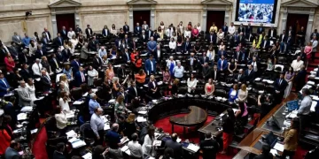 El Gobierno apuntó a la oposición por incumplir acuerdos y mandó la Ley Ómnibus de nuevo a comisión