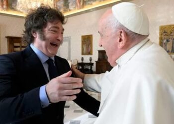 Javier Milei y el papa Francisco estuvieron reunidos más de una hora en el Vaticano: hablaron de la crisis económica