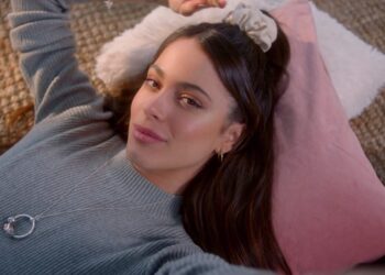 Tini Stoessel furiosa con una seguidora: “Terminé muchas noches sin querer despertarme”