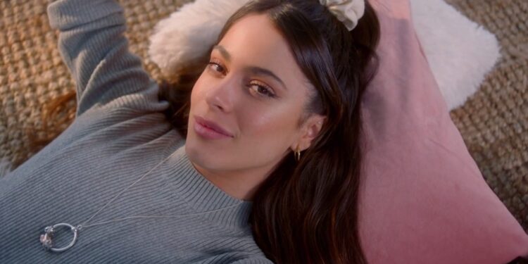 Tini Stoessel furiosa con una seguidora: “Terminé muchas noches sin querer despertarme”