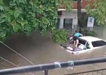 El impactante relato del rescate de una pareja de adultos mayores durante el temporal: “No podían salir de la camioneta”