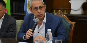Anunciaron aumento salarial del 15 ciento para empleados estatales de Corrientes