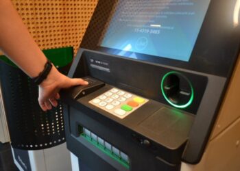 Estatales provinciales cobran sus haberes de agosto con aumento