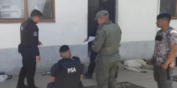 Detuvieron a 20 gendarmes por cobrar sobornos a los tours de compras