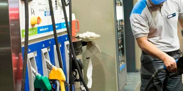 Una petrolera analiza bajar el precio de los combustibles en Argentina